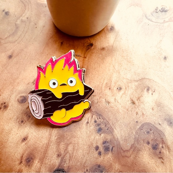 ✴️ 3/$10 Little Flame Holding onto Wood Enamel Pin - Picture 1 of 2